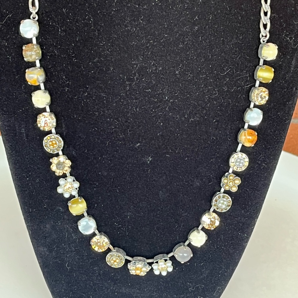 AMARO Designer Tennis Necklace With Flowers, Faceted Crystal And Natural Stones - Picture 3 of 9